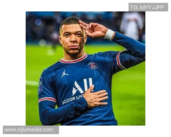 足总杯激战巴黎圣日耳曼与曼联平局红牌事件引发全场热议与转会传闻